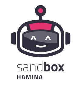 Sandbox, Hamina-logo ja piirrosrobotti.